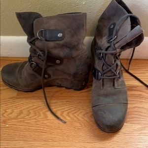 SOREL JOAN OF ARCTIC BOOTIES